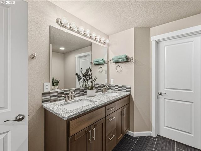 424 Sw MT ST HELENS St, Mc Minnville, OR 97128