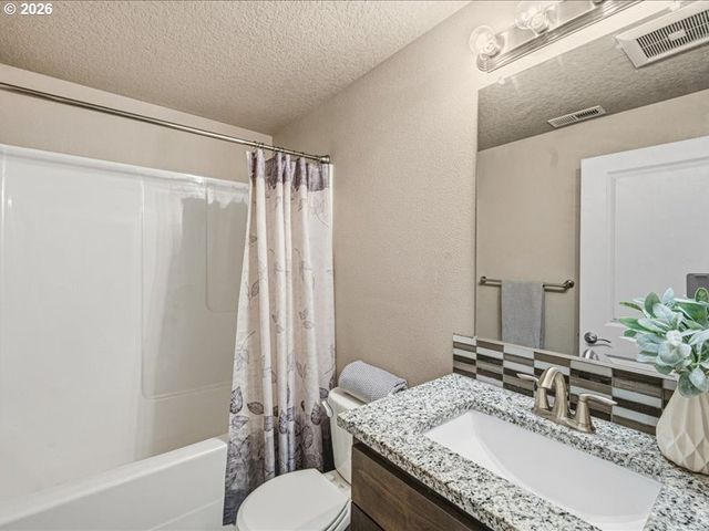 424 Sw MT ST HELENS St, Mc Minnville, OR 97128