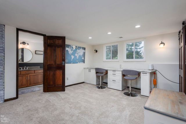 9059 Sandy Ridge Drive, White Lake, MI 48386