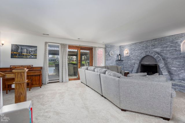 9059 Sandy Ridge Drive, White Lake, MI 48386