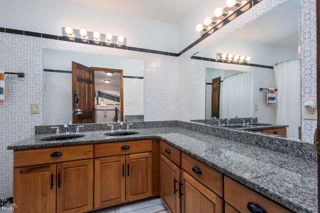 9059 Sandy Ridge Drive, White Lake, MI 48386