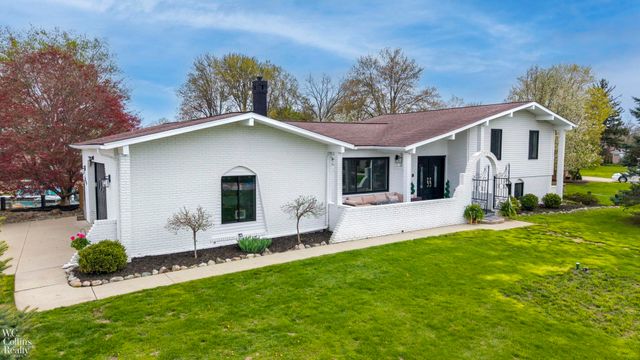 9059 Sandy Ridge Drive, White Lake, MI 48386