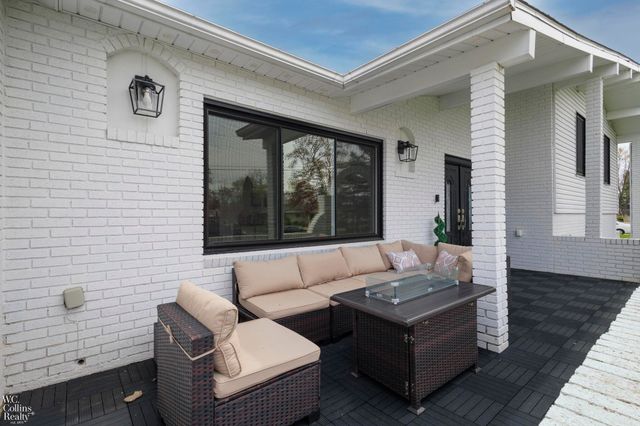 9059 Sandy Ridge Drive, White Lake, MI 48386