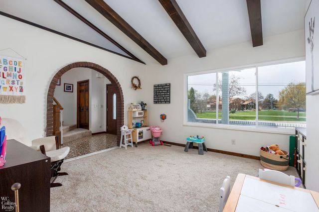 9059 Sandy Ridge Drive, White Lake, MI 48386