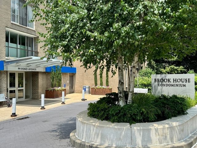 33 Pond Ave 908, Brookline, MA 02445