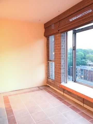 33 Pond Ave 908, Brookline, MA 02445