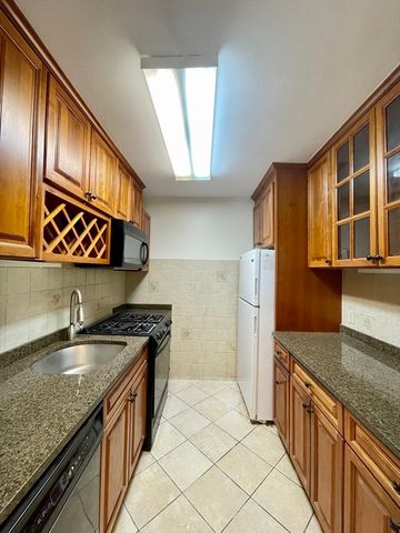 33 Pond Ave 908, Brookline, MA 02445