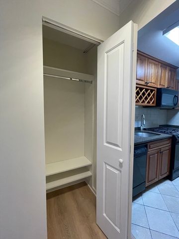 33 Pond Ave 908, Brookline, MA 02445