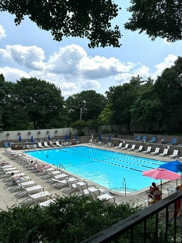 33 Pond Ave 908, Brookline, MA 02445