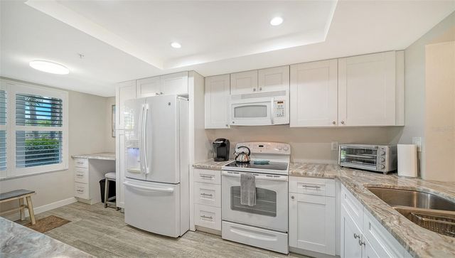 9320 CLUBSIDE CIRCLE 2106, Sarasota, FL 34238