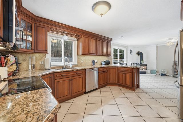 1173 E Mountain Rd, Westfield, MA 01085