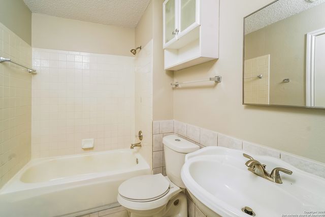 6735 Sunlit Pass Drive, San Antonio, TX 78239