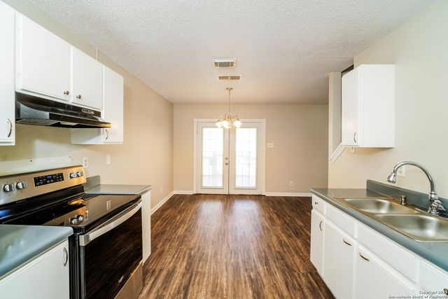 6735 Sunlit Pass Drive, San Antonio, TX 78239