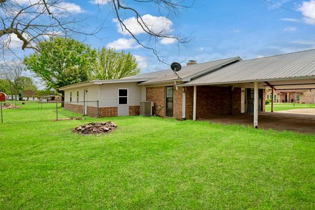 120 N Douglas Street, Bogata, TX 75417