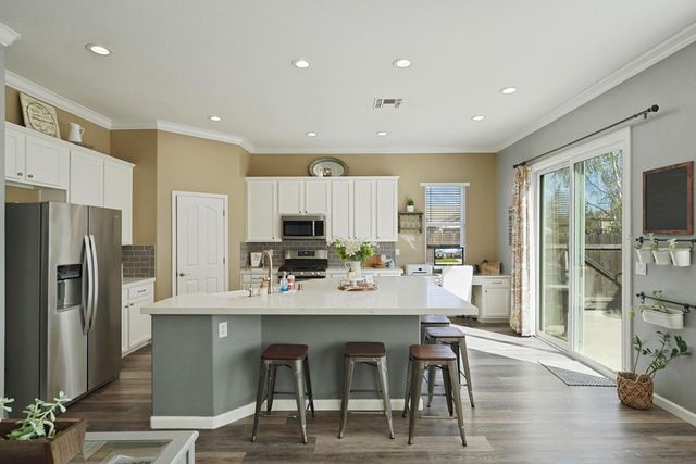 602 S Highland Ave, Ripon, CA 95366