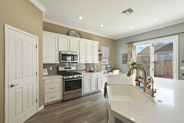 602 S Highland Ave, Ripon, CA 95366