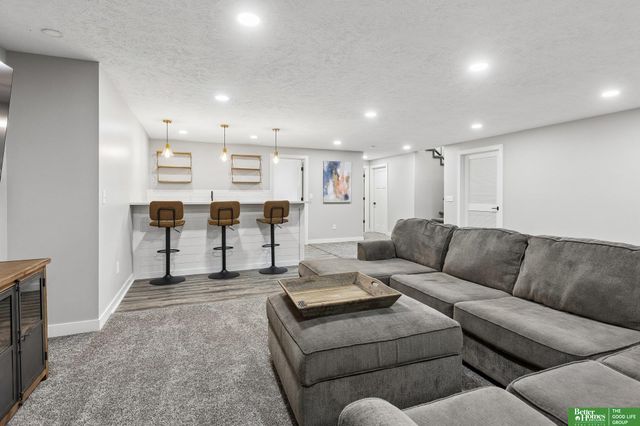 2513 N 186th Street, Elkhorn, NE 68022