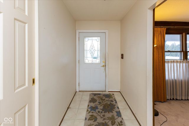 653 Russell Lake W Drive, Zionsville, IN 46077