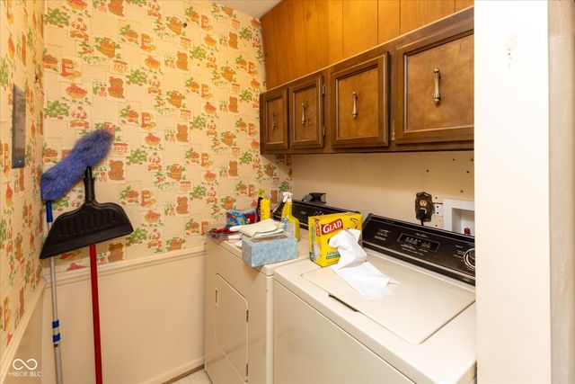 653 Russell Lake W Drive, Zionsville, IN 46077