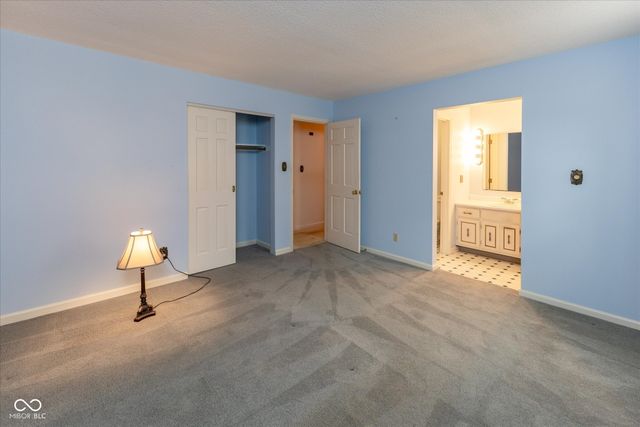 653 Russell Lake W Drive, Zionsville, IN 46077