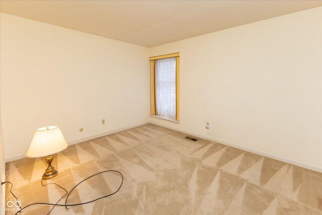 653 Russell Lake W Drive, Zionsville, IN 46077