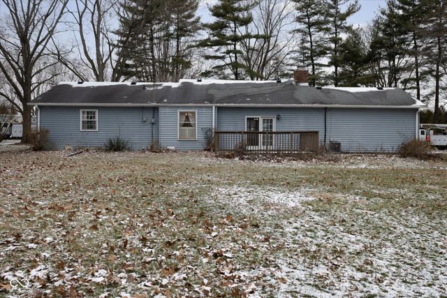 653 Russell Lake W Drive, Zionsville, IN 46077