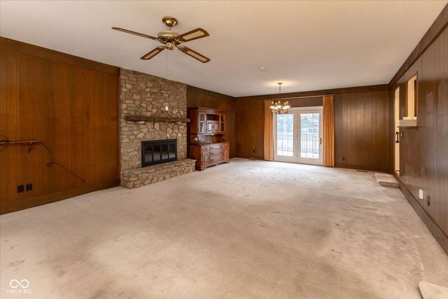 653 Russell Lake W Drive, Zionsville, IN 46077
