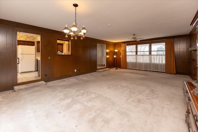 653 Russell Lake W Drive, Zionsville, IN 46077