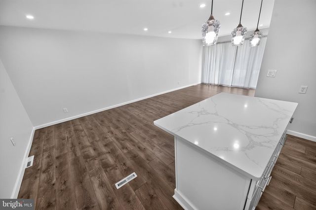 102 RAMBLE RD, Cherry Hill, NJ 08034