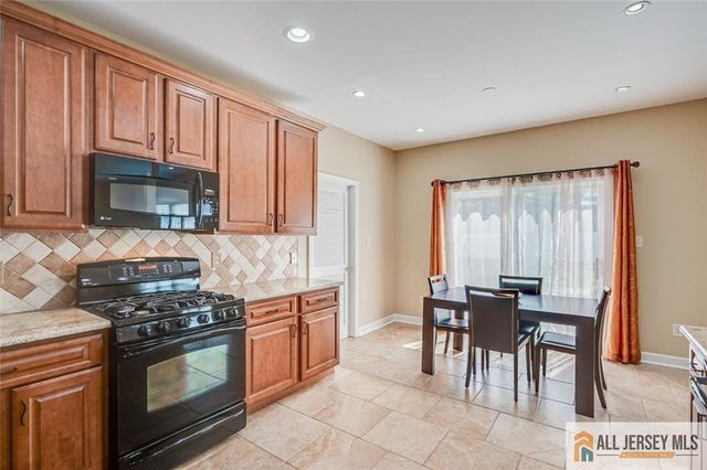 6 Aster Way, South Brunswick, NJ 08810