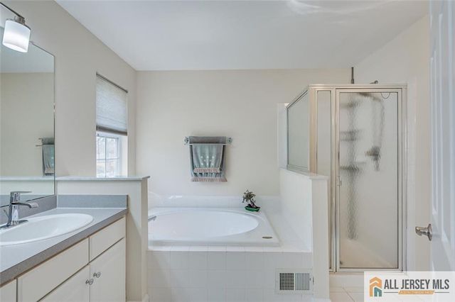 6 Aster Way, South Brunswick, NJ 08810