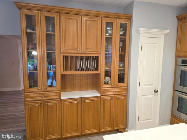 2441 KEMPER RD, Crofton, MD 21114