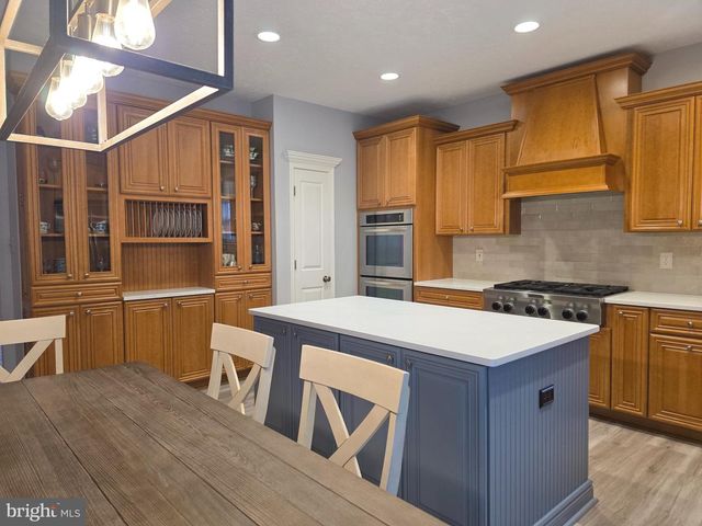 2441 KEMPER RD, Crofton, MD 21114