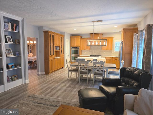 2441 KEMPER RD, Crofton, MD 21114