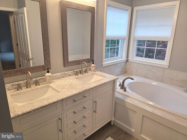 2441 KEMPER RD, Crofton, MD 21114