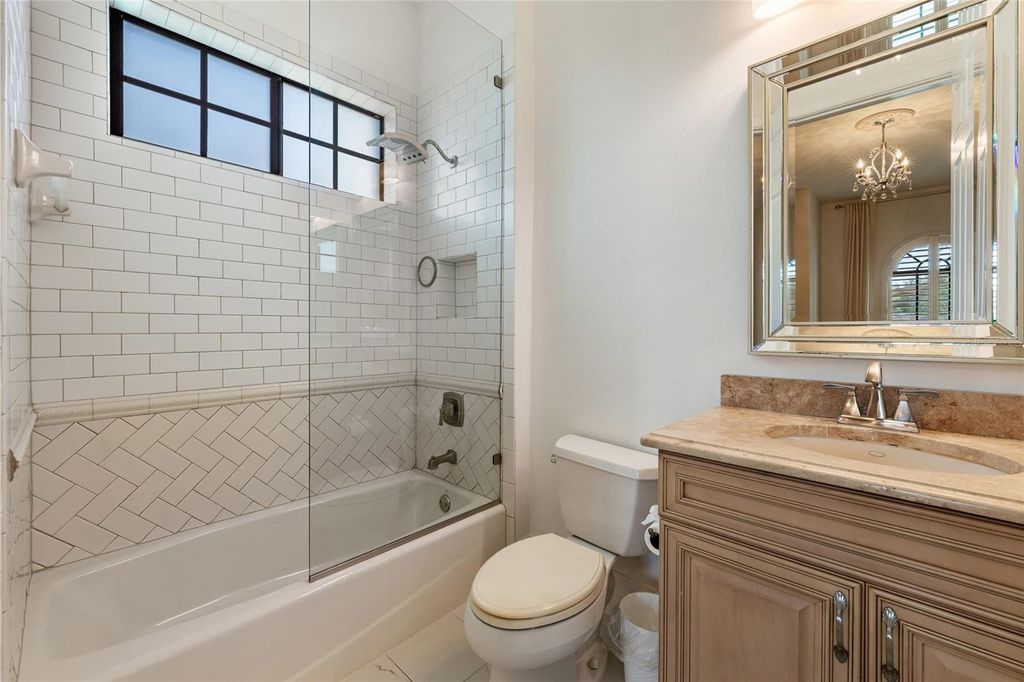 Image 25 of property listing at 6560 LAKE BURDEN VIEW, Windermere, FL 34786