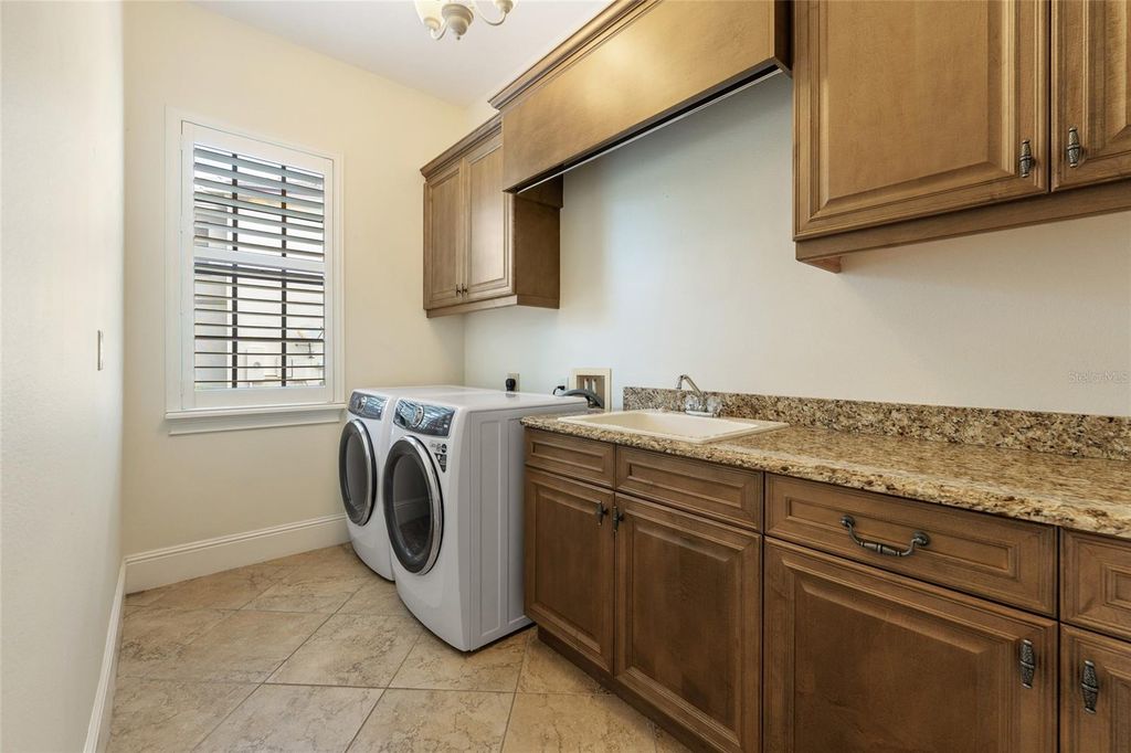 Image 26 of property listing at 6560 LAKE BURDEN VIEW, Windermere, FL 34786