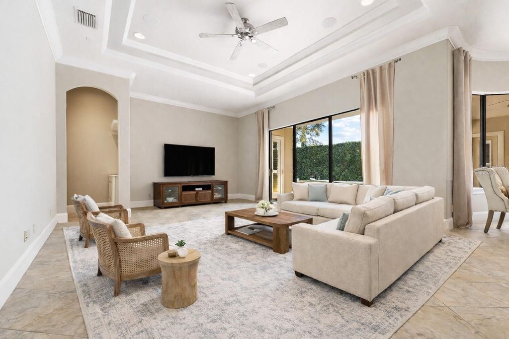 Image 4 of property listing at 6560 LAKE BURDEN VIEW, Windermere, FL 34786