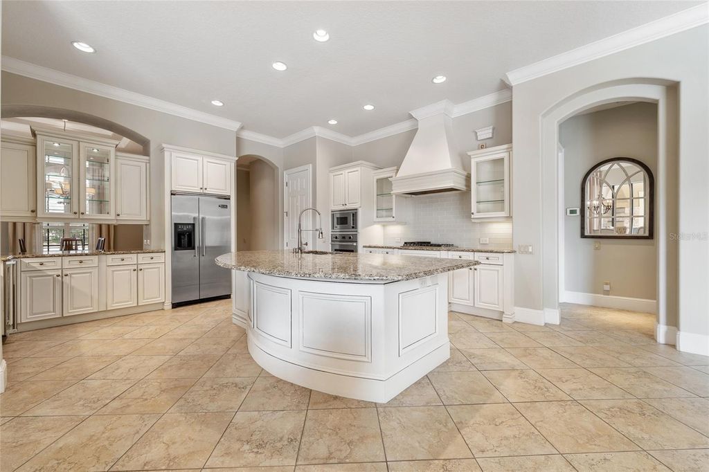 Image 5 of property listing at 6560 LAKE BURDEN VIEW, Windermere, FL 34786