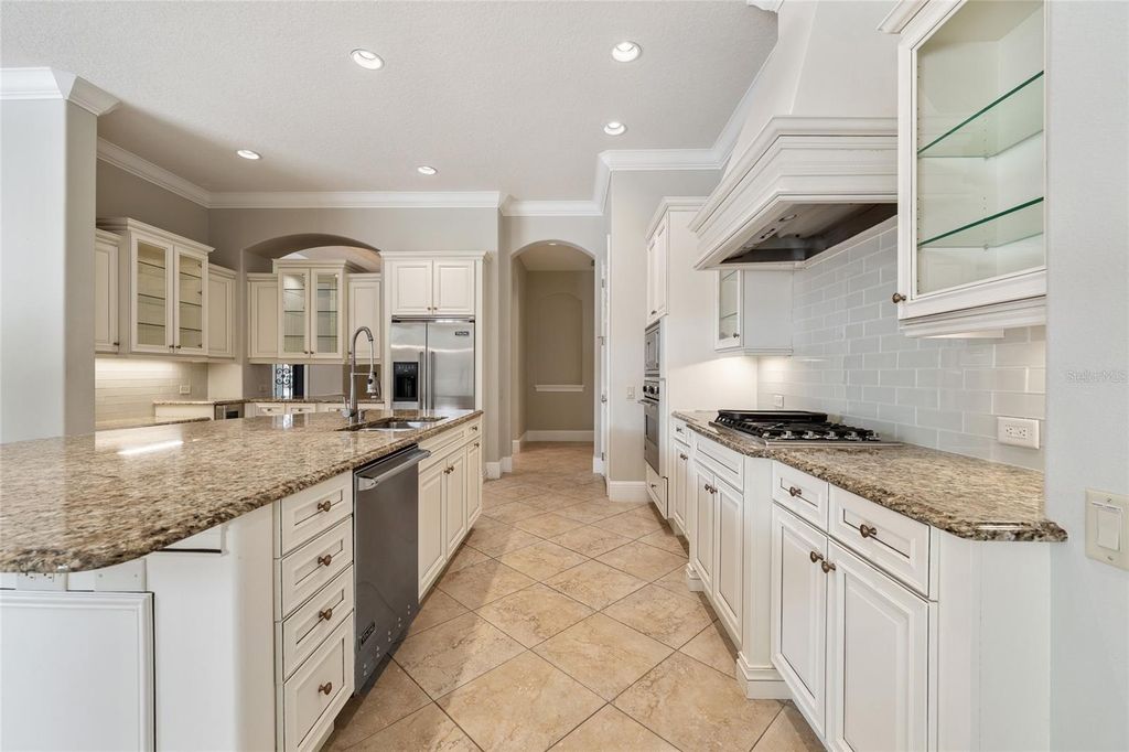 Image 6 of property listing at 6560 LAKE BURDEN VIEW, Windermere, FL 34786