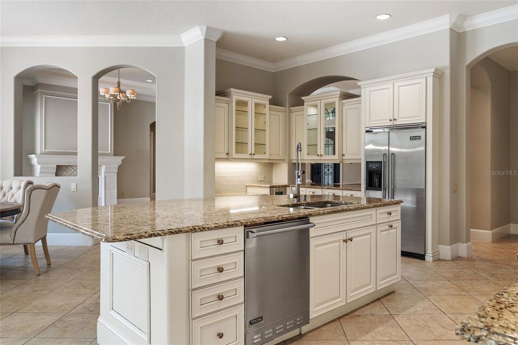 Image 7 of property listing at 6560 LAKE BURDEN VIEW, Windermere, FL 34786