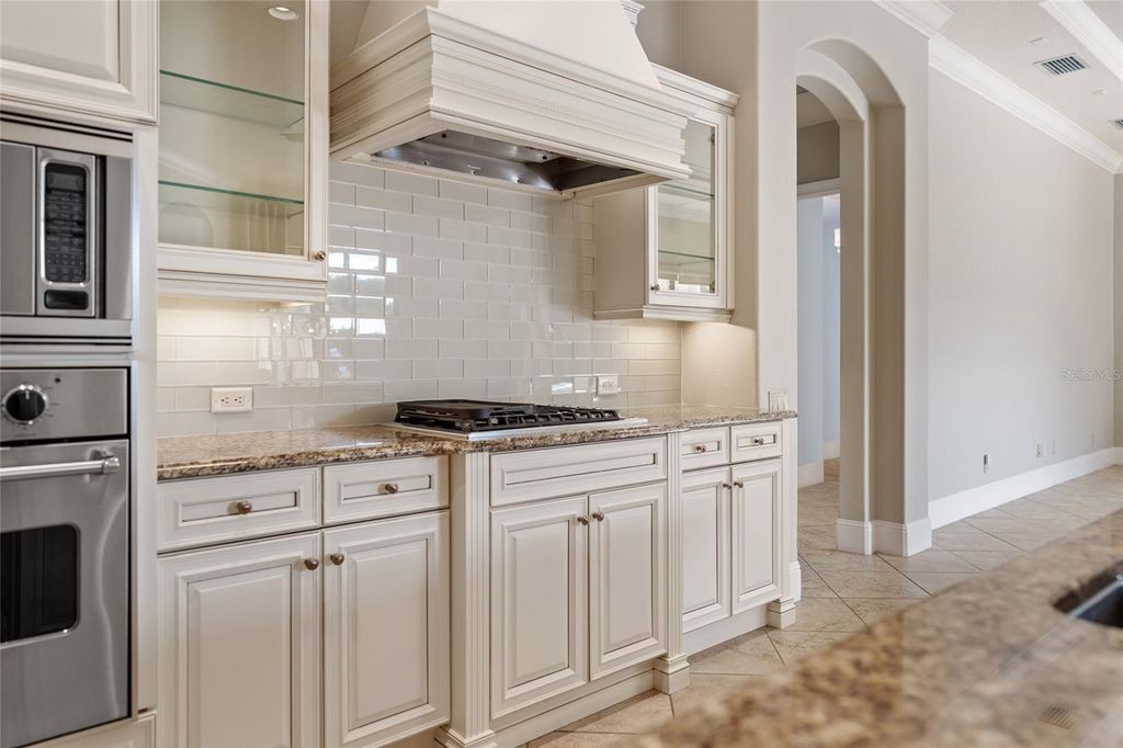 Image 8 of property listing at 6560 LAKE BURDEN VIEW, Windermere, FL 34786