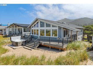 26280 Beach Dr, Rockaway Beach, OR 97136