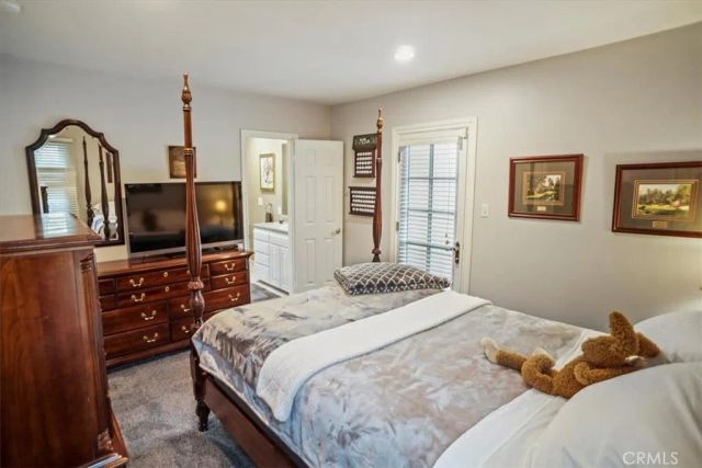 10419 Bloomfield Street, Toluca Lake, CA 91602