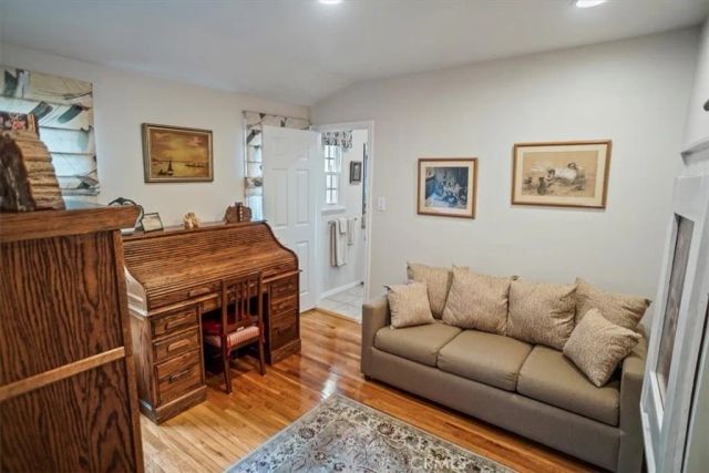 10419 Bloomfield Street, Toluca Lake, CA 91602