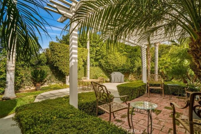 10419 Bloomfield Street, Toluca Lake, CA 91602