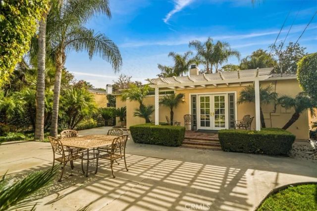 10419 Bloomfield Street, Toluca Lake, CA 91602