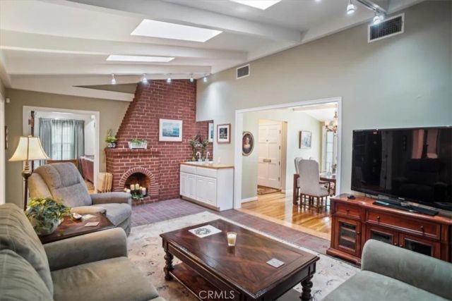 10419 Bloomfield Street, Toluca Lake, CA 91602