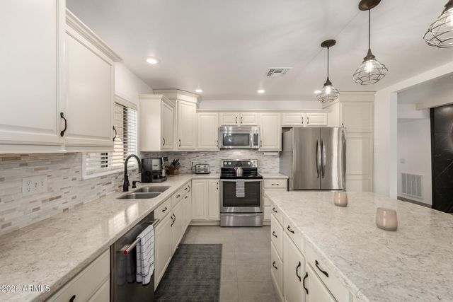 8201 W COUNTRY GABLES Drive, Peoria, AZ 85381