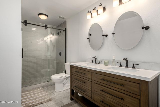 8201 W COUNTRY GABLES Drive, Peoria, AZ 85381